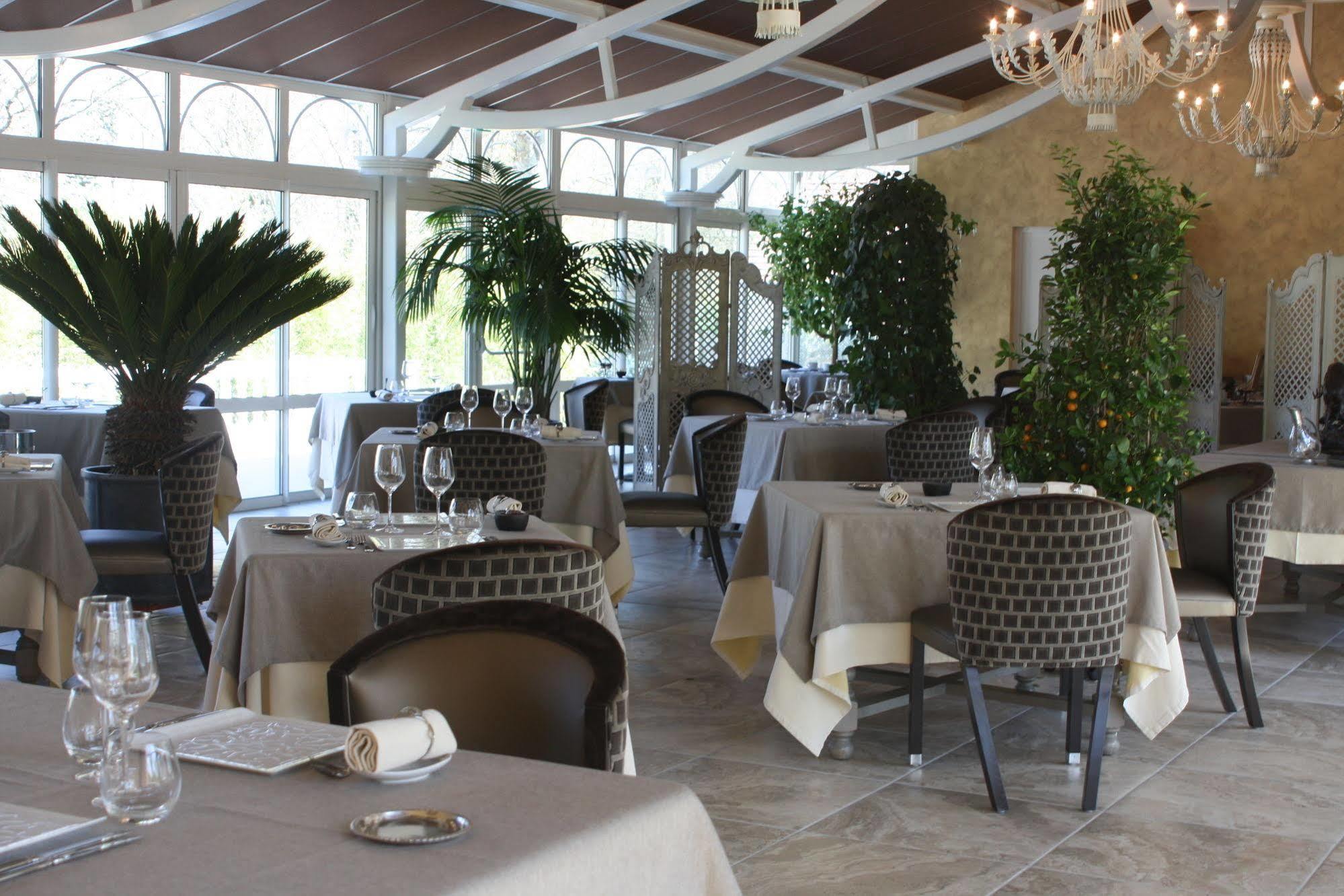 فندق Logis Domaine De Valaudran سالبريس المظهر الخارجي الصورة